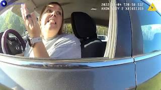 Woman Treats 911 as Customer Service During Traffic Stop