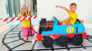 Vlad dan Niki bermain dengan Kereta mainan dan cerita lainnya bersama Baby Chris