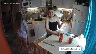 GIRLS PREPARING DINNER - REALLIFECAM TV