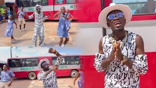 Kwadwo Nkansah Lilwin in a new Grand Dance Style  with these kids … #SAWORA  dance Challenge