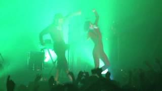 Nathan Barnatt Dances with Yelle