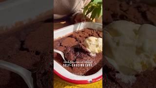 كيكة شوكولاته مع الصوص self saucaing cake