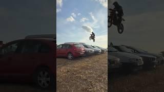 CUANTOS COCHES PUEDO SALTAR???!!! #motos #motero #motocross #motor #enduro