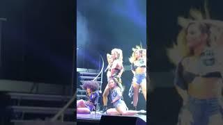 Who is it ? It’s Britney B**ch - Britney Spears (Piece of me Tour)