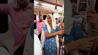 Viral video of women in delhi metro fighting with a couple.