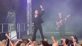 Rule The World Starring Dan Budd as Robbie Williams - Trentham Gardens 2021