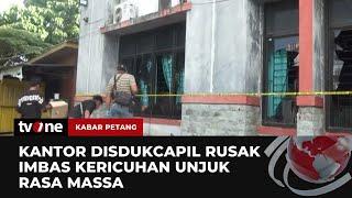 Massa Mengamuk di Kantor Disdukcapil, Komputer & Alat Rekam KTP Hangus Terbakar | tvOne