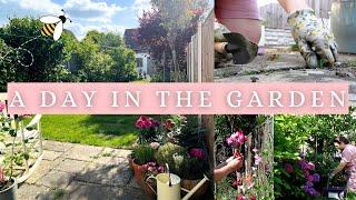 A Peaceful Morning Tidying My English Cottage Garden | homegrown flowers, weeding, mowing the lawn