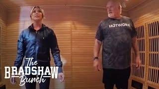 Terry Bradshaw Struggles to Do Hot Yoga With Daughter Rachel | The Bradshaw Bunch | E!