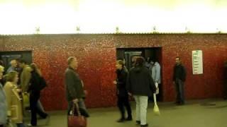 Горизонтальный лифт в метро Санкт-Петербурга