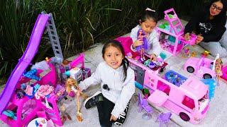 JUGAMOS con los DREAM CAMPERS DE BARBIE y los DECORAMOS