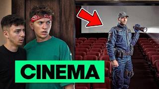 Tutta la notte infiltrati in un cinema...*denunciati*