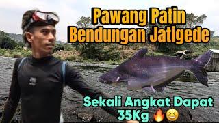 Amazing‼️ Cuma Dia Yang Berani Turun Ke Tengah Sungai Aliran Deras 