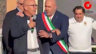 Terni:Il Pres Sandro Corsi resiste stoicamente al tentativo di Bandecchi di strappargli il microfono