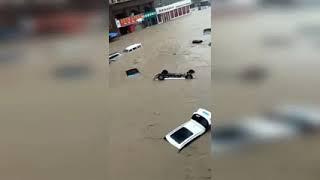 Banjir besar melanda Cina."