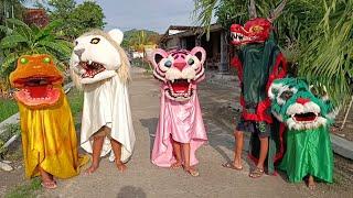 Hari minggu barongan warna-warni jalan pagi