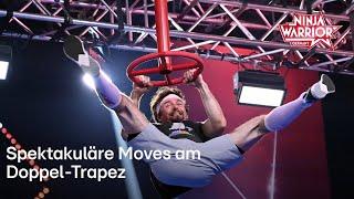 Uwe Weitzer zeigt spektakulären Move am Doppel-Trapez | Ninja Warrior Germany 2021