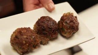 How to Make Fried Italian Meatballs With Breadcrumbs : Italian Dishes