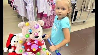 Алиса купила ИГРУШКИ в Детском МИРЕ для детей !!! Buying toys in baby shop for kids