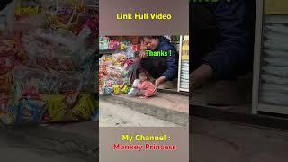 Monkey NANA takes money to buy snacks #smartmonkey #shorts #monkey #babymokey #monkeydluffy