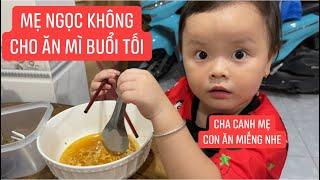 Bữa ăn mì hồi hộp nhất của Trà Sữa, xem mà không nhịn được cười mà cũng thấy thương…