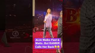 #AliaBhatt Walks Past & Waits #RanbirKapoor Calls Her Back️ #Brahmastra #NewDelhi #Interviewwali