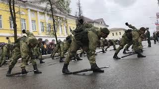 Батальон охраны и разведки: стреляют все! Самый красочный фрагмент Парада Победы в Козельске