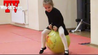 Дети танцуют. Арина на уроке танцев | ВЛОГ | Children dance. Arina on dance lessons