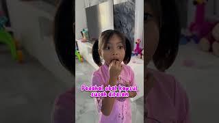 LEIKA HEBAT BANGET MASIH KECIL UDAH PINTER MINUM OBAT KAPSUL GAK PAHIT‼️ #leika #viral #shorts