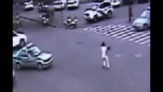 Father Jumps From Moving Car to Save Child Daughter in China