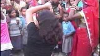 Hot desi village girl dance on bollywood song