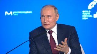 Владимир Путин пошутил про умную колонку и Германа Грефа