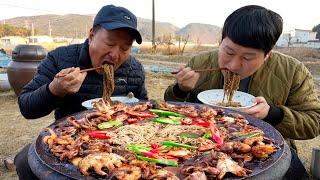 먹물의 진한 풍미! 쭈꾸미와 새우, 관자에 소면까지 들어간 쭈꾸미 볶음! (Stir-fried jjukumi, shrimp) 요리&먹방 - Mukbang eating show