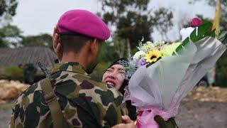 POTRET HARU DAN BANGGA PRAJURIT MUDA KORPS MARINIR BERSAMA KELUARGA USAI PENYEMATAN BARET UNGU