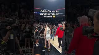 Standing ovation ON THE ROAD for Caitlin Clark 