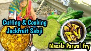 Cutting and Cooking Jackfruit Sabji/Kathal Sabji Kaise Banaye#kathalkisabzi#ayushicookingvlogs#food