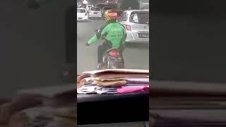 TERHARU! Inilah video supir gojek yang sedang viral di Line