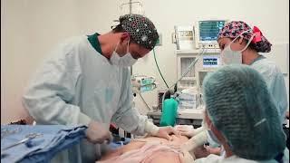 Dr Camilo Reyes en Lipoescultura con Lipotransferencia Glútea (Video Realizado Antes de Pandemia)