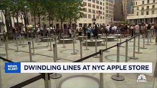 iPhone 16 lines dwindle after a packed morning at NYC Apple store