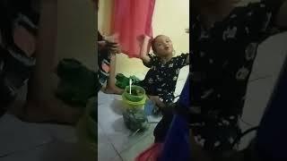 tiktok viral anak smo Mak lgi lomba makan model .