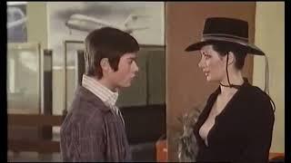 Edwige Fenech, Airport Arrival—”Grazie... nonna” (1975)