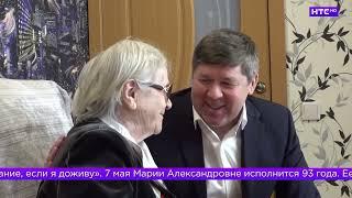 Глава города Николай Юдин поздравляет ирбитчанок с Международным женским днем