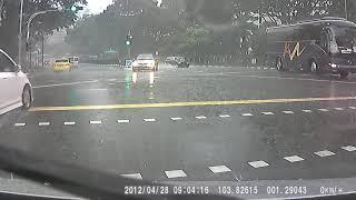 Lousy Singapore Drivers: City Cab Taxi Beats Red Light in Downpour