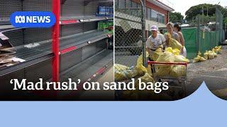 'Mad rush' on sandbags as Cyclone Alfred turns towards on the south east Qld coast | ABC News