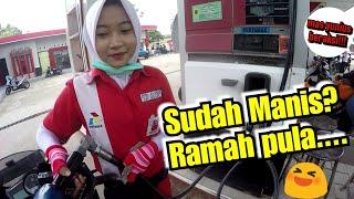 PRANK!!! GAK LIHAT NYESEL!! mbak indah Hijabers Cantik asli Rembang, Senyumnya manis luar biasa...