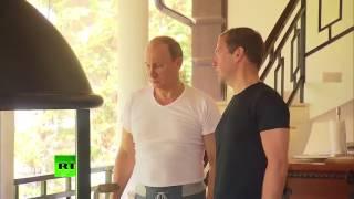 Владимир Путин и Дмитрий Медведев готовят на гриле