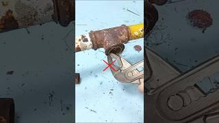 Really practical plumbing tips and hacks . DIY broken pipes  thread extractor #shorts #diy #plumbing