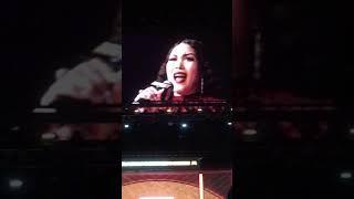 Keke Wyatt singing “When Sunday Comes” by Donald Lawrence at Lakewood Church