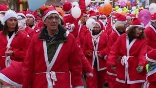 3000 Kerstmannen rennen door Waalwijk - RTL NIEUWS