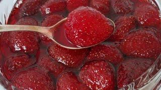 Strawberry jam. The secret to making beautiful and tasty jam